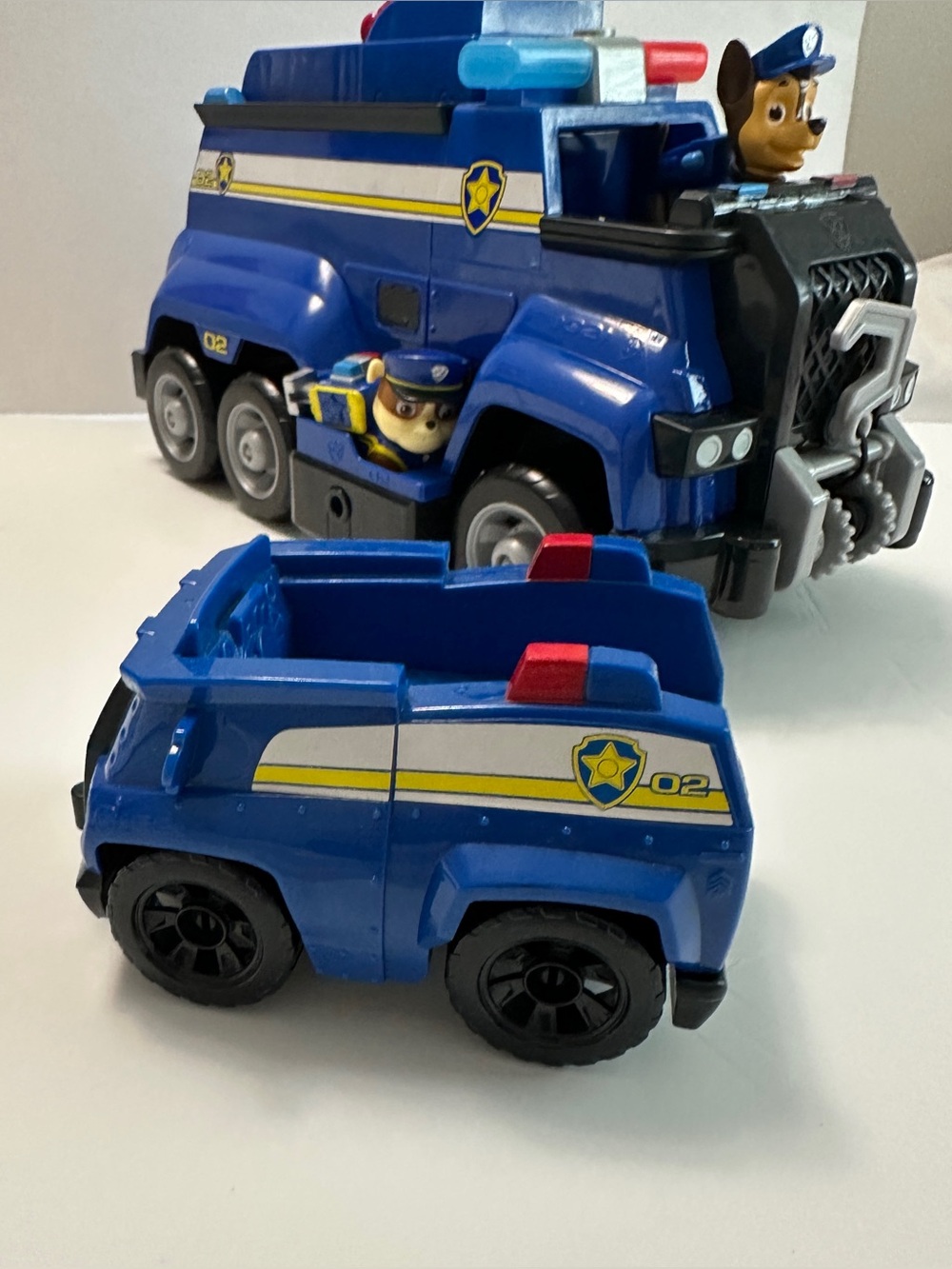 PAW Patrol toy bundle. Chase Ultimate Cruiser and extra accessories. - Picture 15 of 16